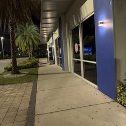 Routes Car Rental - The store front of Routes fleecing company