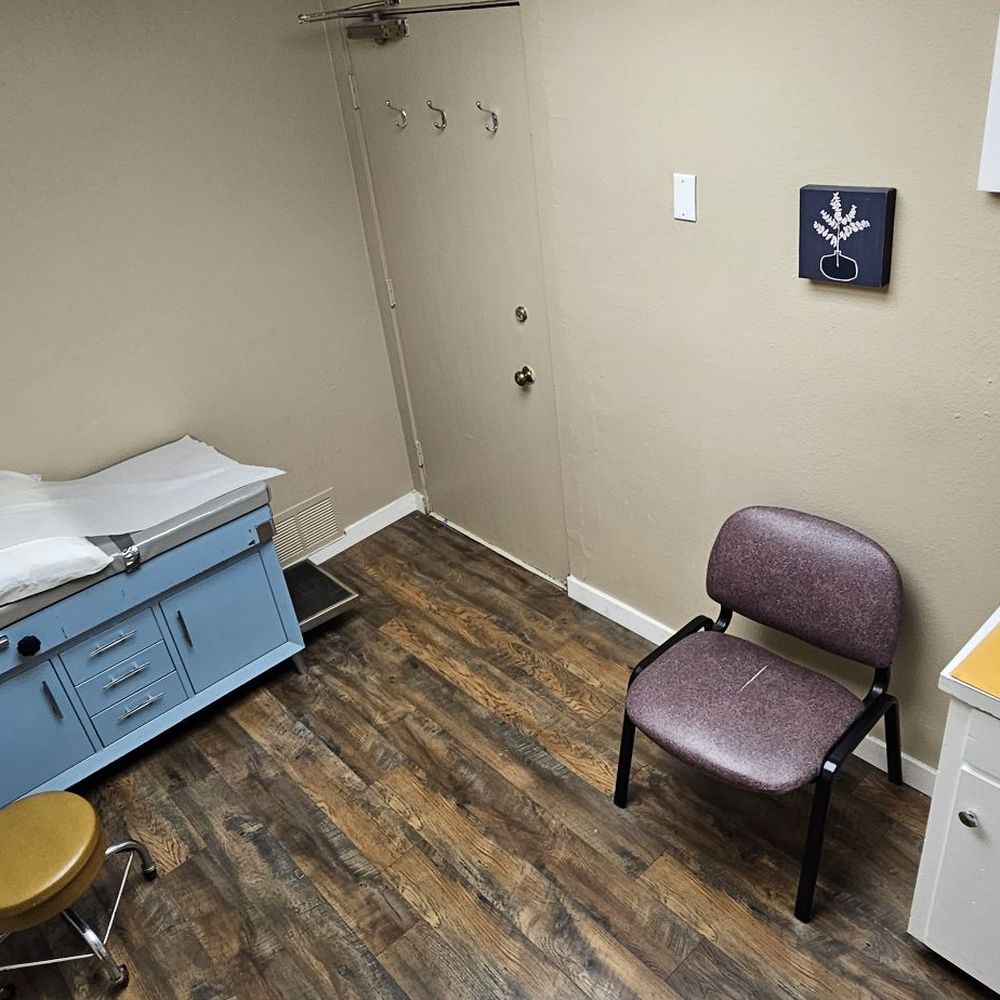 Arun Patel, MD - EXAM ROOM 1: A very sanitary & organized examination room. With the exception of the document envelope, you can expect cleanliness & quiet. - Internal Medicine Near Me - Fullerton, California