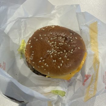 Max - Mini meal cheeseburger - Burgers Near Me - Stockholm, Alberta Max - Mini meal cheeseburger - Burgers Near Me - Stockholm, Alberta