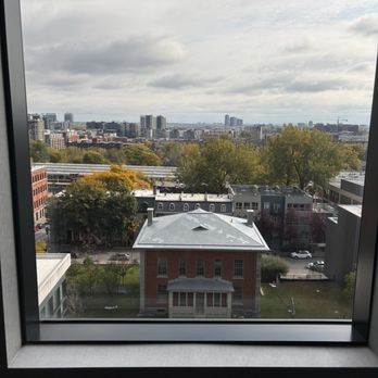 Holiday Inn - Hotels Near Me - Montreal, Quebec