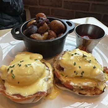 Odette's - River house Benedict - Lounges Near Me - New Hope, Pennsylvania