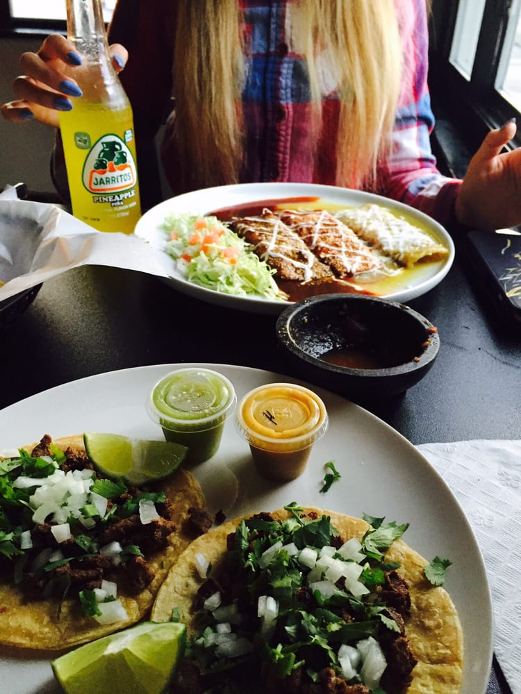 LA CASITA CLOSED 17 Photos & 28 Reviews 7 Woodsdale Ave