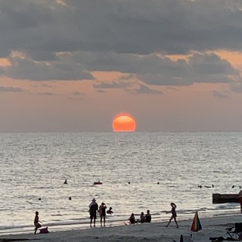 Shoreline Island Resort - Beautiful sunset - Hotels Near Me - Madeira Beach, Florida Shoreline Island Resort - Beautiful sunset - Hotels Near Me - Madeira Beach, Florida