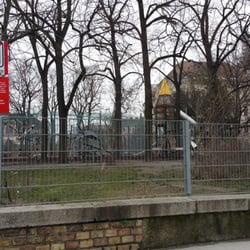 Ordeltpark - A nice little playground. There's a dog zone next to it.