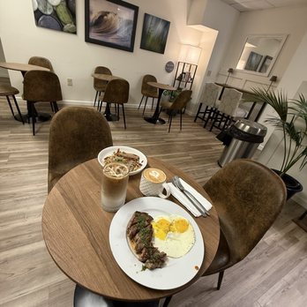 Rise Cafe - Steak and eggs, brisket and bacon infused fried rice, iced Mac nut latte, and hot Mac nut latte. - Coffee & Tea Near Me - Honolulu, Hawaii