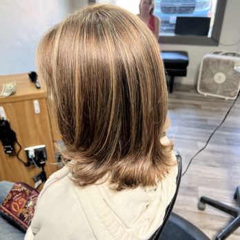 Salon C - Highlight lowlight - Hair Salons Near Me - Miranda , California Salon C - Highlight lowlight - Hair Salons Near Me - Miranda , California