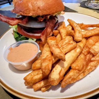 Colton's Social House - New American Near Me - Clovis, California