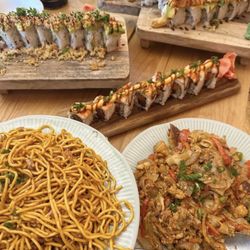 Tsunama - Noodles and Sushi
