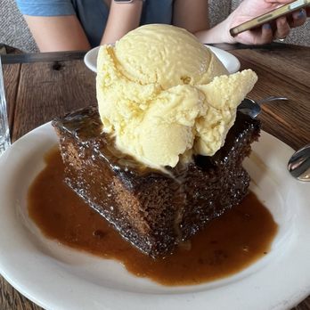 Gjelina - Warm date cake with whiskey caramel sauce and ginger gelato - New American Near Me - Venice, California Gjelina - Warm date cake with whiskey caramel sauce and ginger gelato - New American Near Me - Venice, California