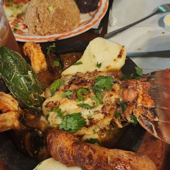 Vida Mariscos - Sausage, lobster, shrimp scallop in sizzling pot - Seafood Near Me - Houston, Texas