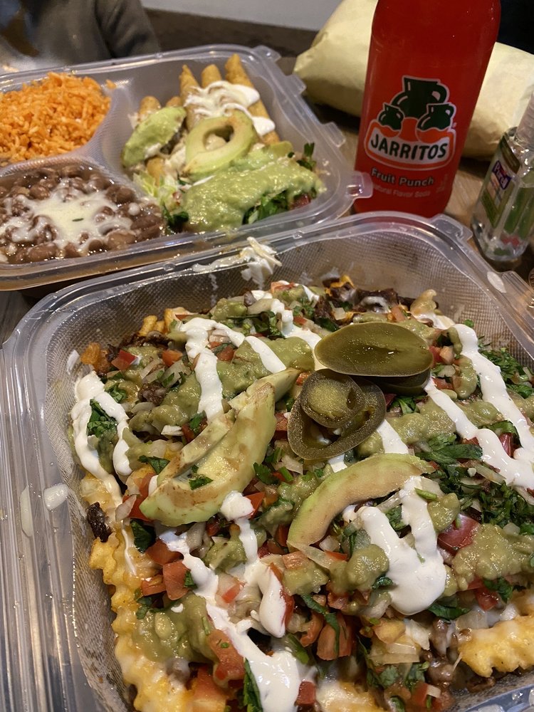 Tito's Burritos II Logo