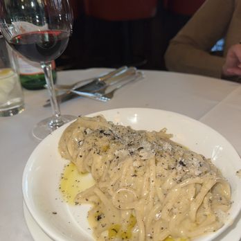 Cecconi's - Italian Near Me - Berlin, BE