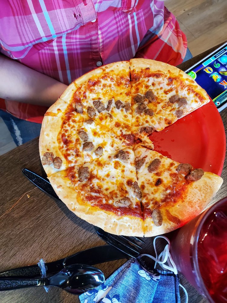 CICIS PIZZA Updated June 2024 73 Photos & 78 Reviews 3805 Main St