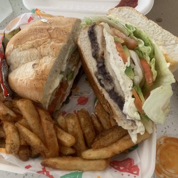Delicias Sobre Ruedas - Yummy Torta Milanesa de pollo sandwich - Food Trucks Near Me - Tuckerton, New Jersey