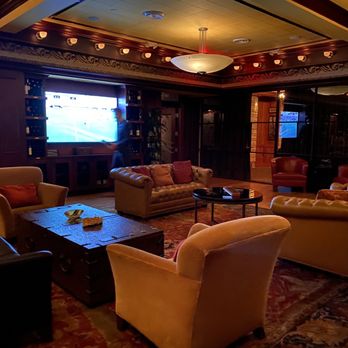 Pappas Bros. Steakhouse - Lounge area - Steakhouses Near Me - Houston, Texas