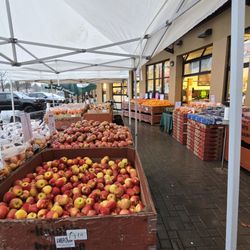 Kins Farm Market - Oxford Village