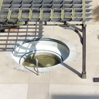 Houston Marriott Sugar Land - Gross green hot tub - Hotels Near Me - Sugar Land, Texas