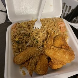 4 piece chicken wing and shrimp fried rice 4 piece chicken wing and shrimp fried rice