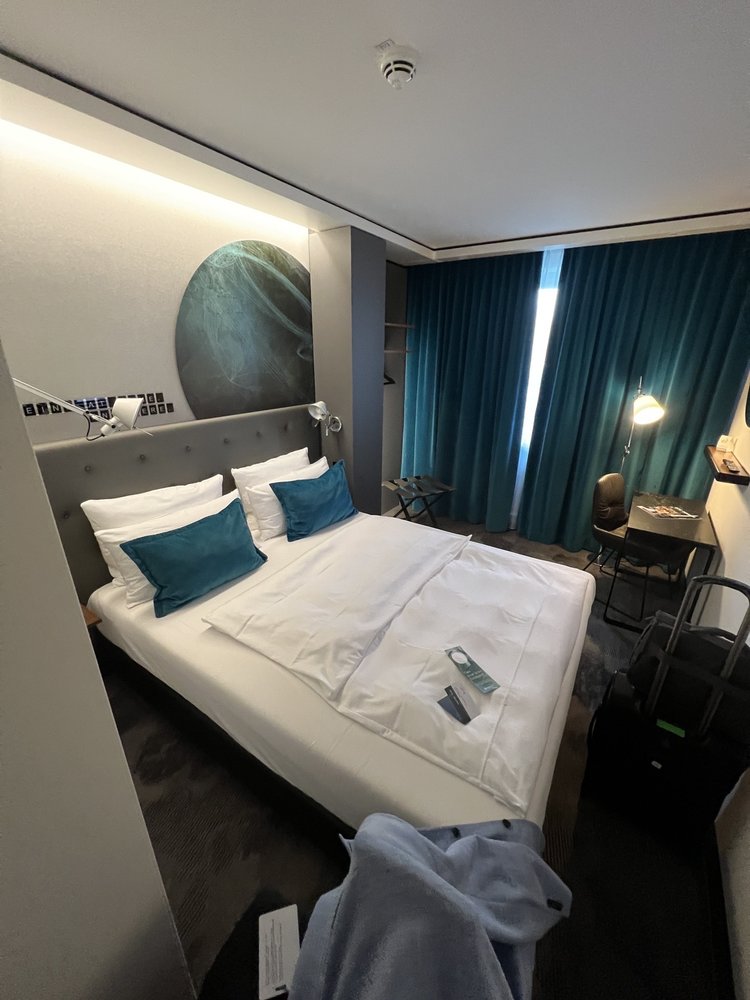 Motel One Frankfurt Flughafen Parken www.yelp.com