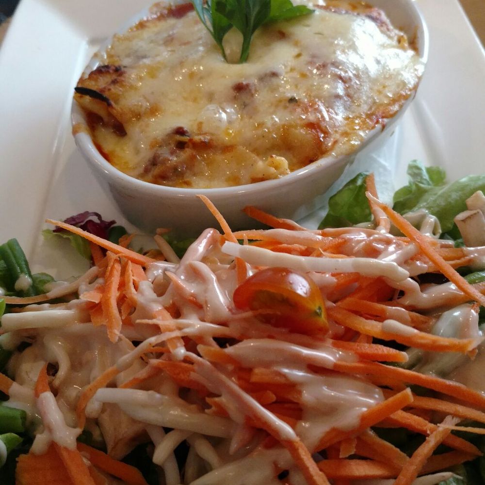 Tribeca - Lasagne Bolagnese with salad - Italian Near Me - Paris, 75 Tribeca - Lasagne Bolagnese with salad - Italian Near Me - Paris, 75