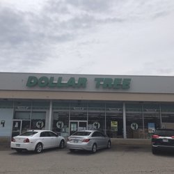 Dollar Tree - 29 April 2020 -- Outside Dollar Tree