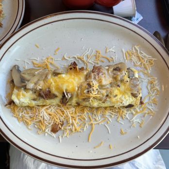 Sammys Kitchen - Omelette with mushrooms, bacon and cheese - Breakfast & Brunch Near Me - Rehoboth Beach, Delaware Sammys Kitchen - Omelette with mushrooms, bacon and cheese - Breakfast & Brunch Near Me - Rehoboth Beach, Delaware