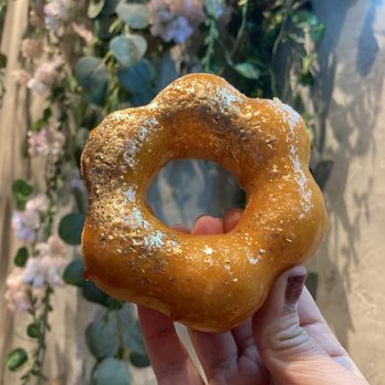 AlimamaTea - Brulee Mochi Donut - Desserts Near Me - New York, New York AlimamaTea - Brulee Mochi Donut - Desserts Near Me - New York, New York