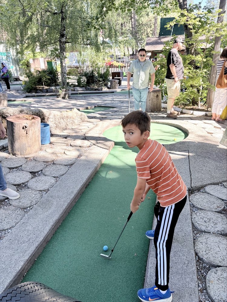 Twain Harte Miniature Golf Logo