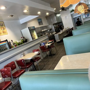 Hugos Restaurant - Inside - Breakfast & Brunch Near Me - Carpinteria, California