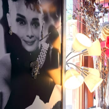 BE Polished - Cute salon decor! - Eyelash Service Near Me - Coronado, California
