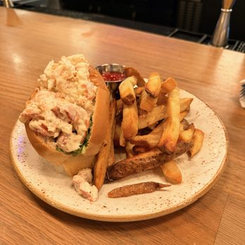 Sea Level NC - Lobster Roll - Seafood Near Me - Charlotte, North Carolina