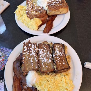 Kihei Caffe - Banana bread french toast and cinnamon french toast - Hawaiian Near Me - Kihei, Hawaii