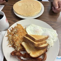 Clenney's Grill - Big boy breakfast