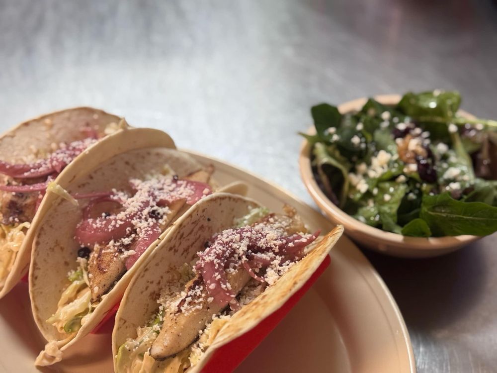 International Sports Bar & Grill Logo