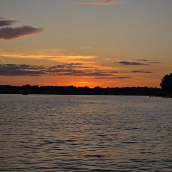 Lac La Belle - Sunset on the lake - Boating Near Me Lac La Belle - Sunset on the lake - Boating Near Me