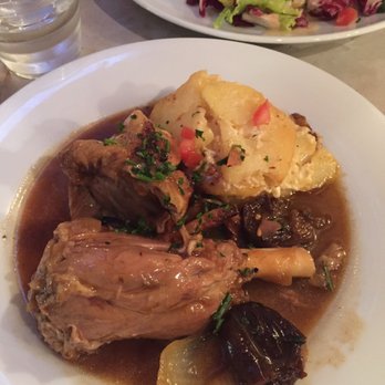 Machon d'Henri Le - Slow cooked lamb and scalloped potatoes. - French Near Me - Paris, 75 Machon d'Henri Le - Slow cooked lamb and scalloped potatoes. - French Near Me - Paris, 75