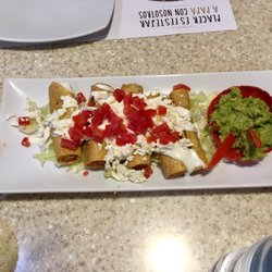 Garabatos - Taquitos de pollo.