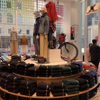 UNIQLO The BLOC - Women's Clothing Near Me - Los Angeles, California UNIQLO The BLOC - Women's Clothing Near Me - Los Angeles, California