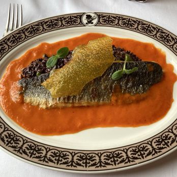 Walt’s - An American Restaurant - Sea bass - American Near Me - Chessy, 75