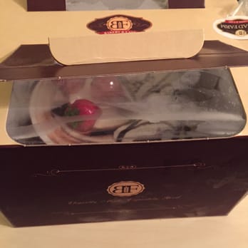 Bread Farm - Outer box was okay. You can only see the cake from the top. - Bakeries Near Me - Hacienda Heights, California