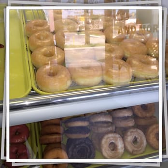 Grand Donuts - Was looking for croNuts...croissants merged with Donuts but they don't have those here.. - Donuts Near Me - San Antonio, Texas