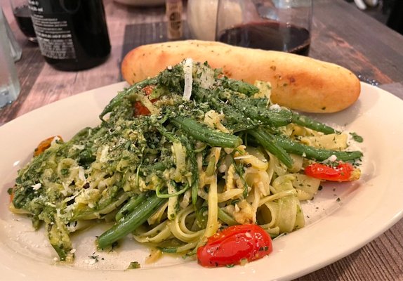 Red, White and Basil by null