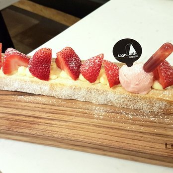 Light Cafe - Strawberry Mille-Feuille - Cafes Near Me - Toronto, Ontario Light Cafe - Strawberry Mille-Feuille - Cafes Near Me - Toronto, Ontario