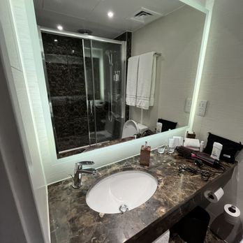St. Ermin's Hotel, Autograph Collection - Deluxe king bathroom - Hotels Near Me - London, XGL