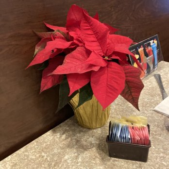 Atlantic Diner - Table - festive - American Near Me - Richmond Hill, New York