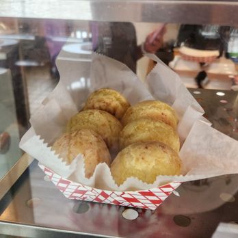 Days Treats - Pão de queijo - Desserts Near Me - Mundelein, Illinois Days Treats - Pão de queijo - Desserts Near Me - Mundelein, Illinois