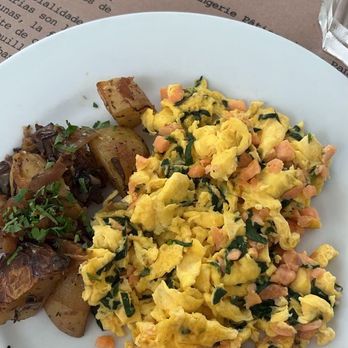 Chez Céline - Salmon and eggs - Bakeries Near Me - Playa del Carmen, ROO