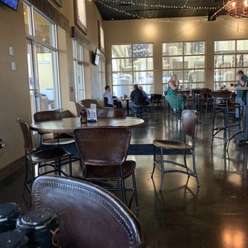 Brew Hub - Inside - Breweries Near Me - Lakeland, Florida