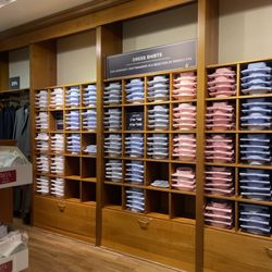 Brooks Brothers Factory Outlet - Brooks Brothers