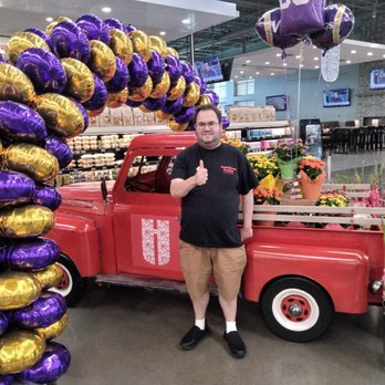 Hy-Vee - Grocery Near Me - Maple Grove, Minnesota